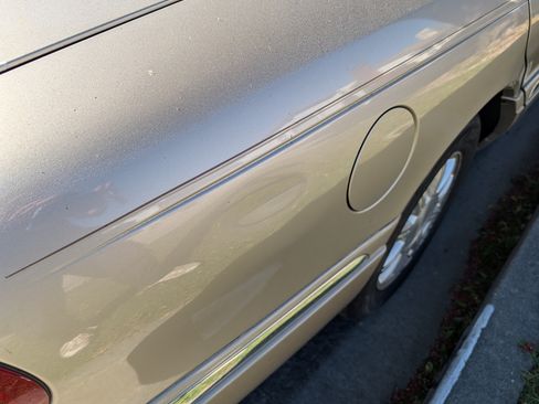 Used 2001 Lincoln Continental image 10