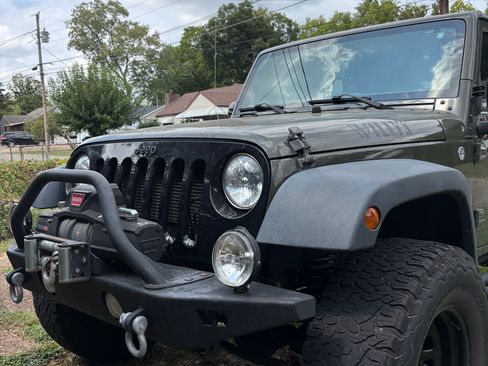 Used 2015 Jeep Wrangler Sport AWD/4WD image 2
