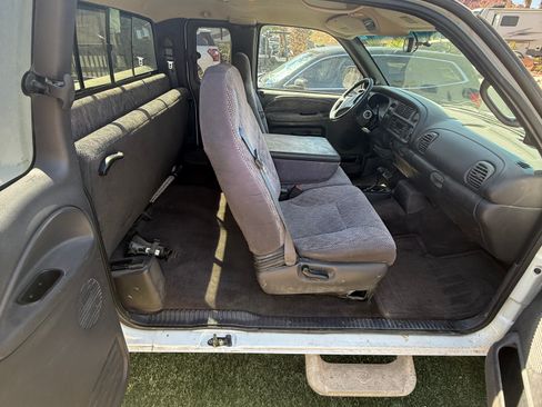 Used 1998 Dodge Ram 2500 Truck 4x4 Quad Cab image 12