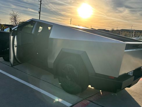 Used 2025 Tesla Cybertruck AWD Crew Cab image 5