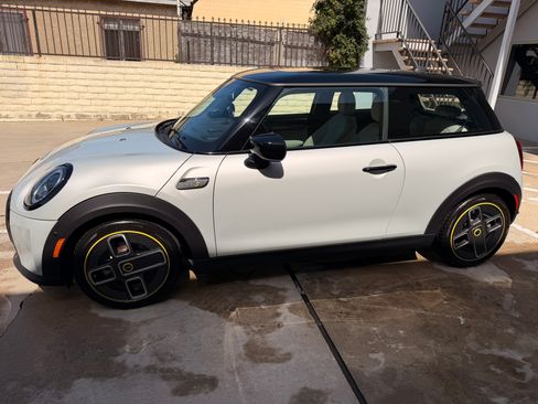 Used 2023 MINI Cooper SE FWD image 2