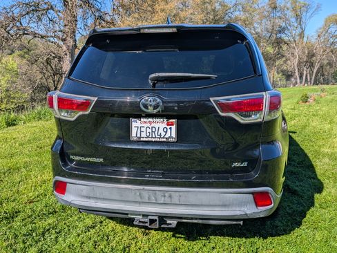 Used 2014 Toyota Highlander XLE image 5