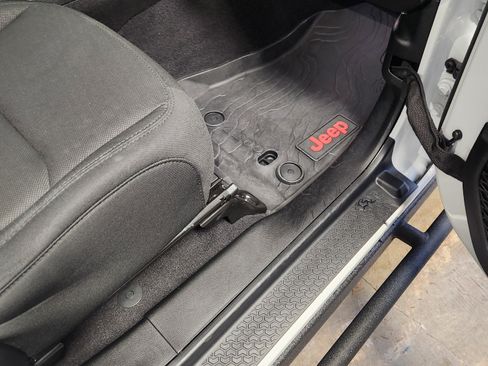 Used 2019 Jeep Wrangler Unlimited Sport S image 24