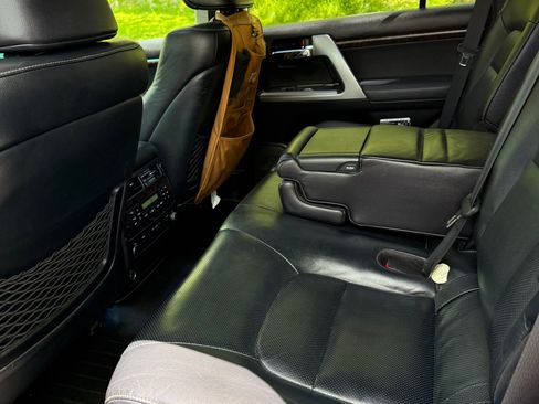 Used 2013 Toyota Land Cruiser image 9