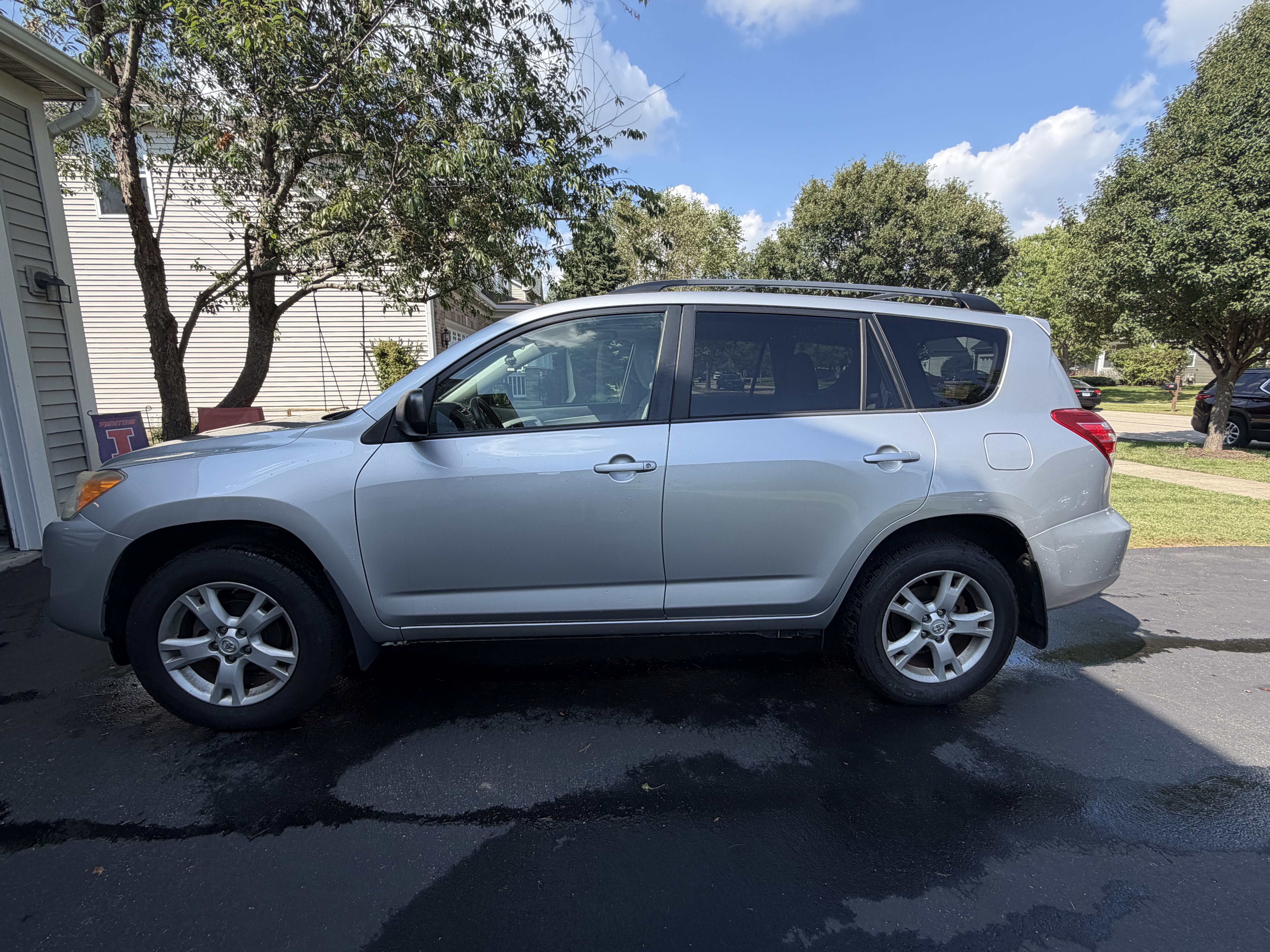 Used 2012 Toyota RAV4 4WD w/ Upgrade Value Pkg image 4