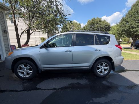 Used 2012 Toyota RAV4 4WD w/ Upgrade Value Pkg image 4