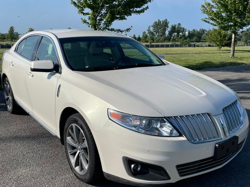 Used 2009 Lincoln MKS FWD image 2