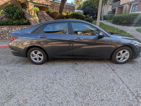 Used 2021 Hyundai Elantra SE image 5