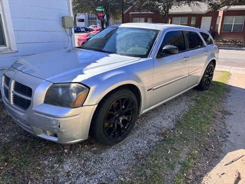 Used 2005 Dodge Magnum SE image 10