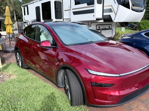 Used 2026 Tesla Model Y Long Range RWD image 4