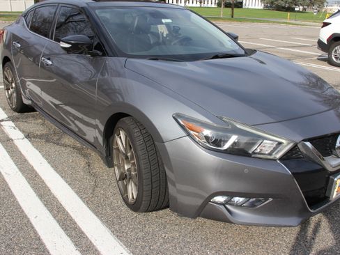 Used 2016 Nissan Maxima Platinum w/ Interior Lighting Package image 16