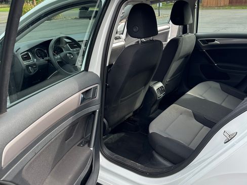 Used 2016 Volkswagen e-Golf SE w/ DC Fast Charging Package image 12