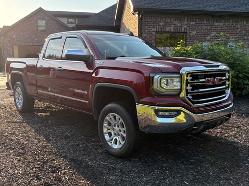 Used 2017 GMC Sierra 1500 SLT w/ SLT Premium Package AWD/4WD image 2