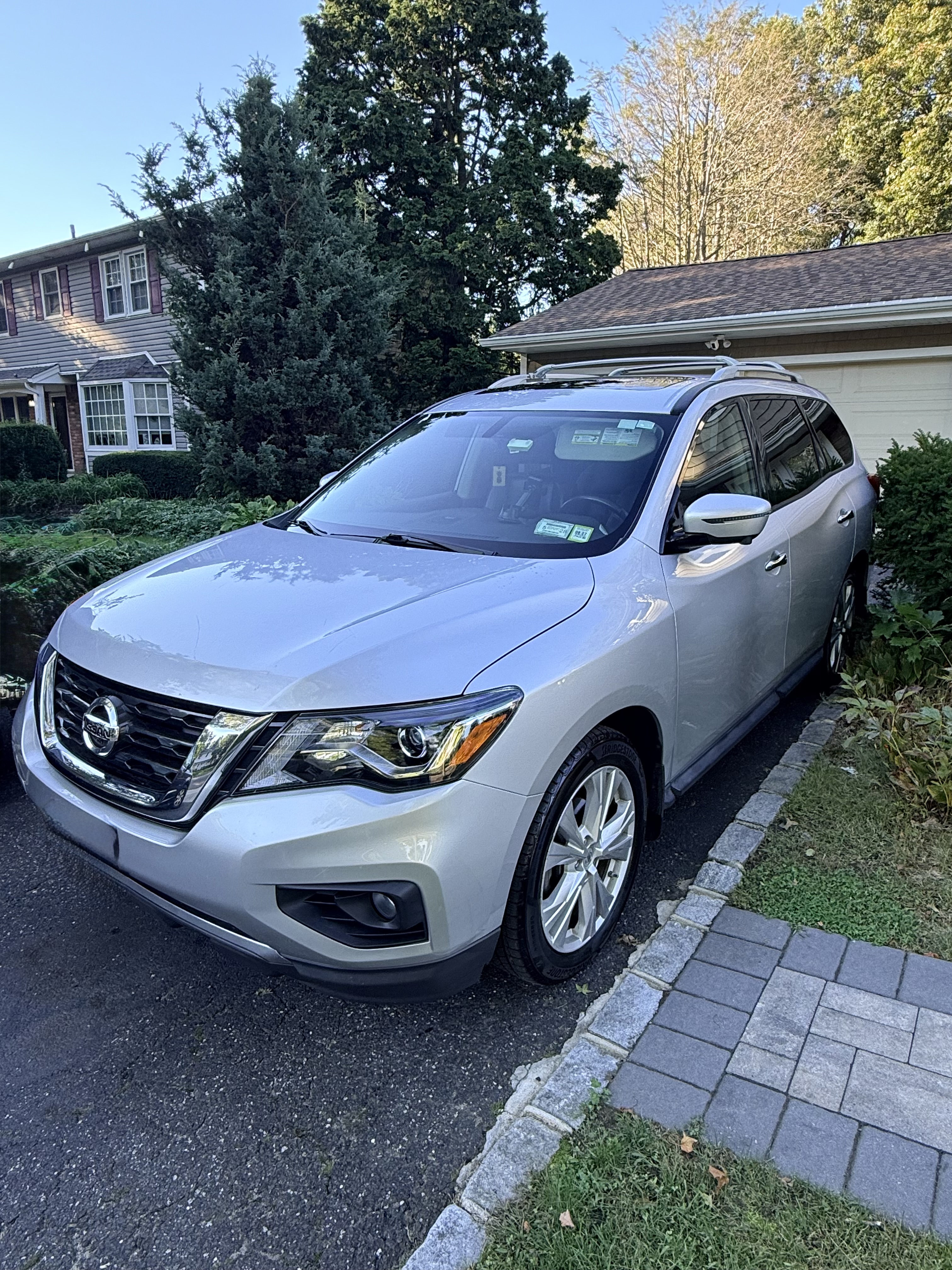 Used 2018 Nissan Pathfinder SL w/ SL Premium Package AWD/4WD image 6