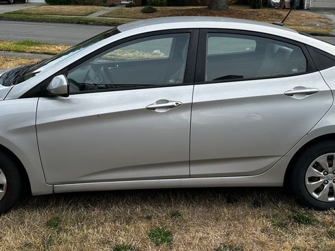 Used 2016 Hyundai Accent SE FWD image 1