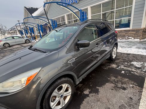 Used 2016 Ford Escape SE w/ SE Leather Comfort Package image 2