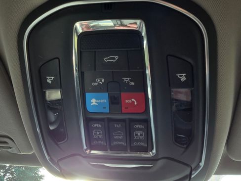 Used 2023 Jeep Wagoneer L Series III w/ Premium Group I image 28