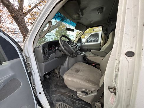 Used 2004 Ford E-250 and Econoline 250 image 5
