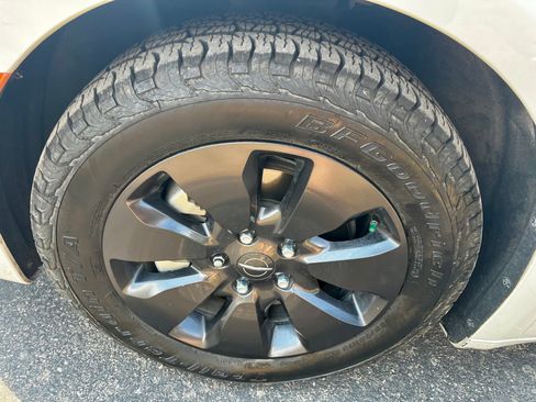 Used 2019 Chrysler Pacifica Limited w/ Advanced Safetytec Group FWD image 16