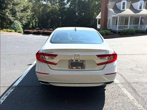 Used 2018 Honda Accord EX-L image 10