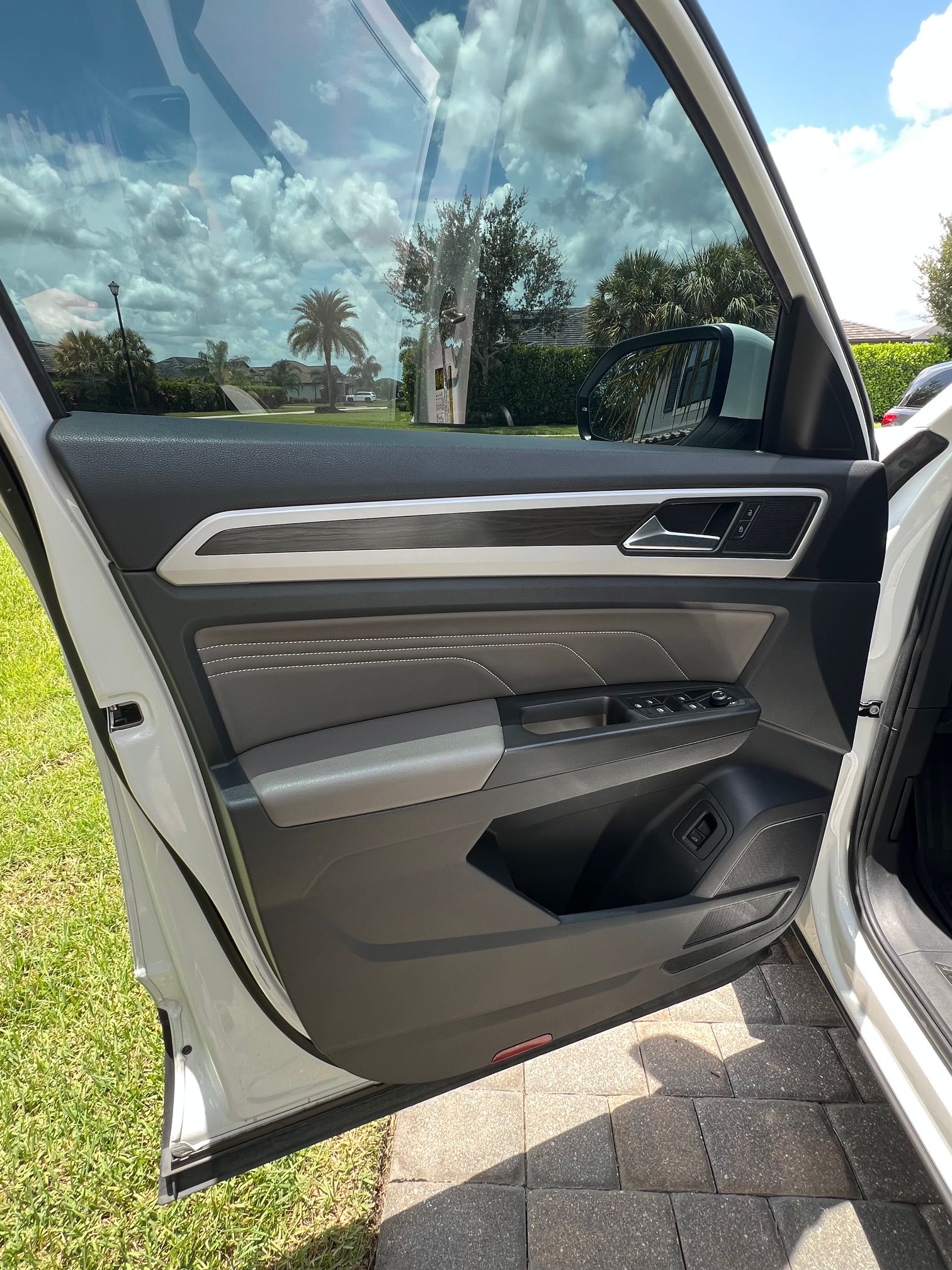 Used 2022 Volkswagen Atlas SE w/ Panoramic Sunroof Package FWD image 11