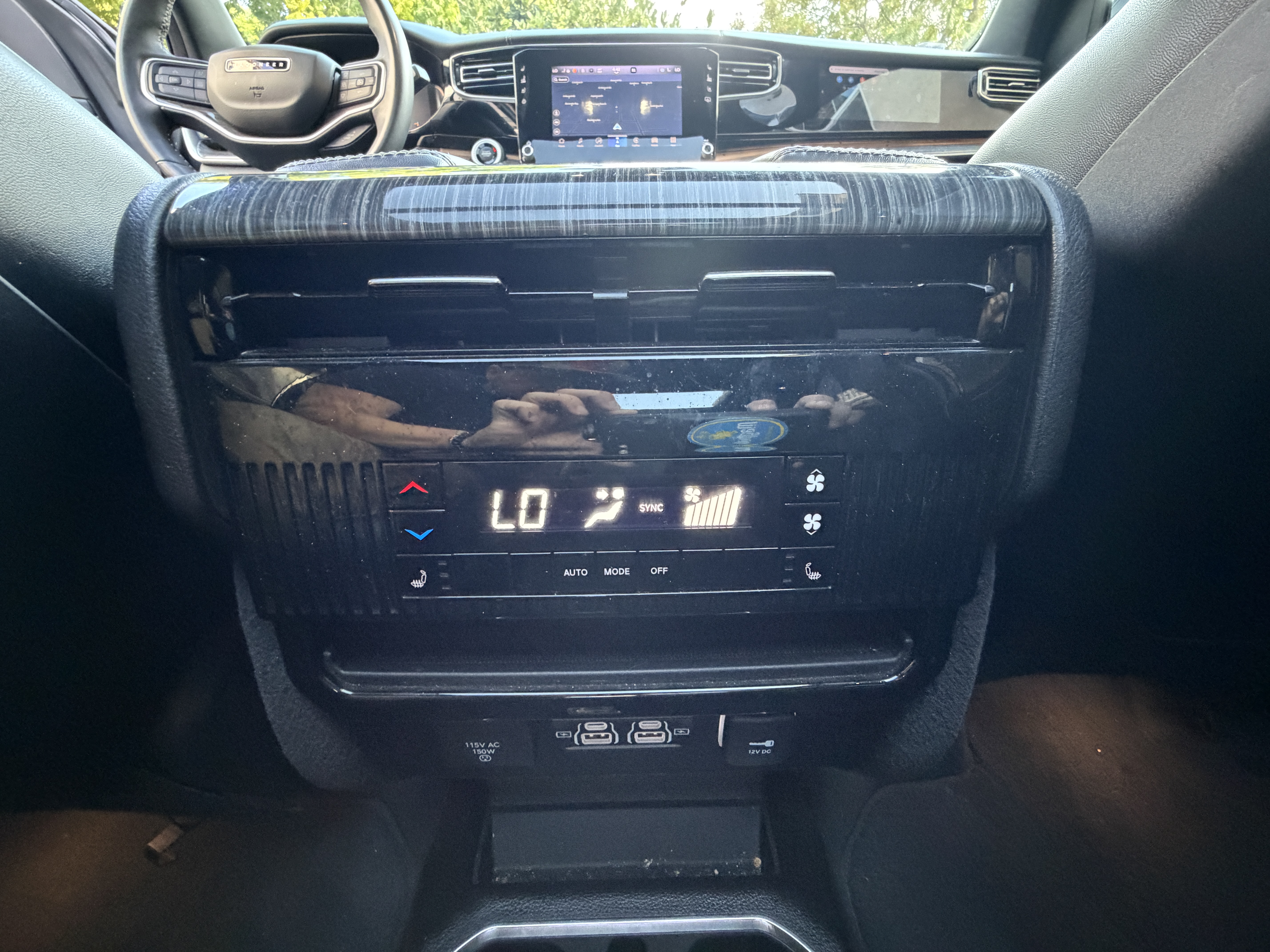 Used 2022 Jeep Wagoneer Series III w/ Premium Group I AWD/4WD image 23