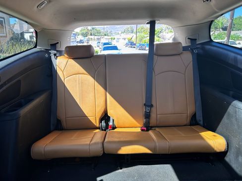 Used 2014 Chevrolet Traverse LT image 11