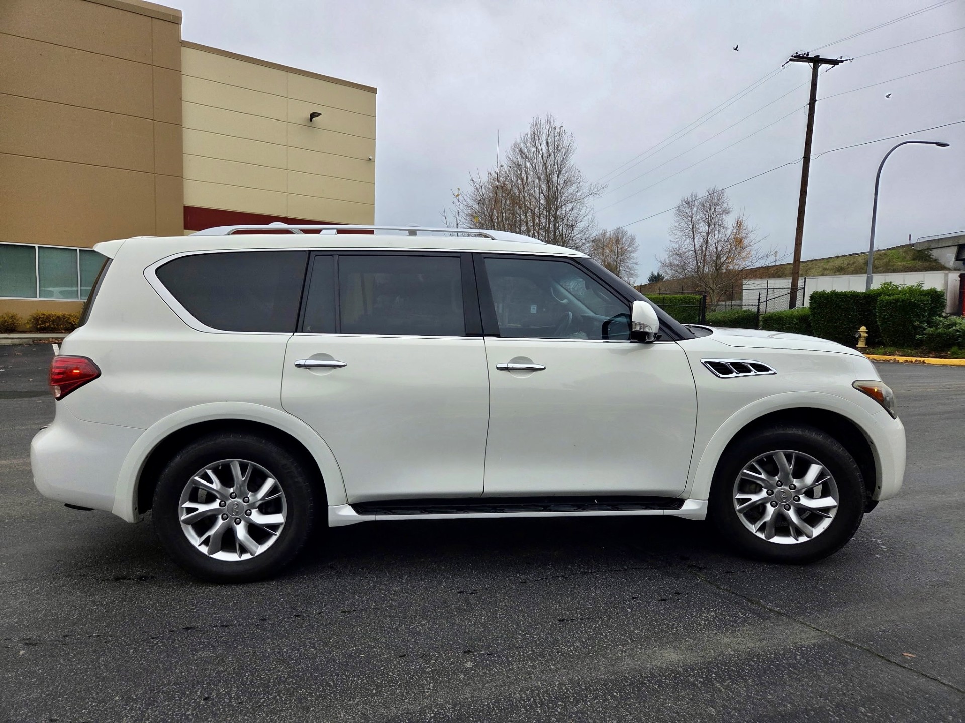 Used 2012 INFINITI QX56 4WD w/ Theater Pkg image 5