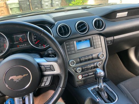 Used 2019 Ford Mustang Coupe RWD image 2