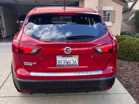 Used 2018 Nissan Rogue Sport S image 6