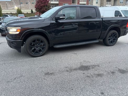 Used 2022 RAM 1500 Laramie AWD/4WD image 1