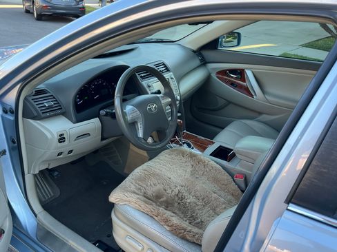 Used 2011 Toyota Camry Hybrid Sedan 4D image 6