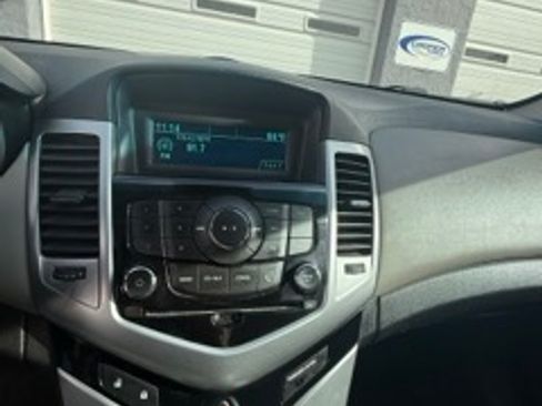 Used 2014 Chevrolet Cruze LT image 10