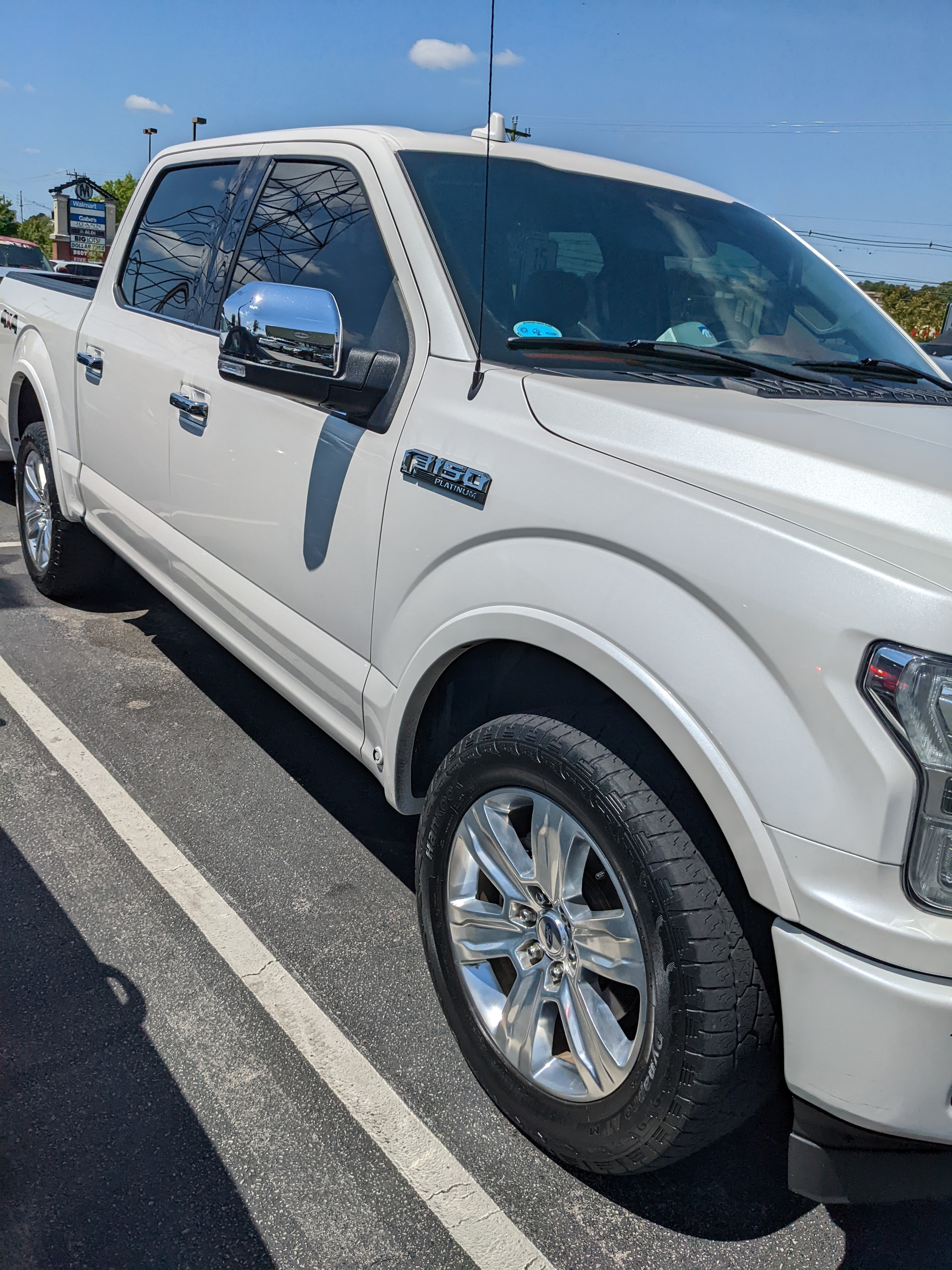 Used 2018 Ford F150 Platinum w/ Equipment Group 701A Luxury AWD/4WD image 5