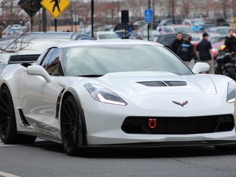 Used 2015 Chevrolet Corvette Z06 w/ Z07 Performance Package image 2