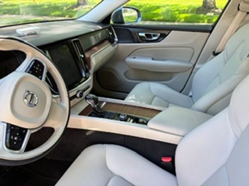 Used 2019 Volvo S60 T5 Momentum w/ Multimedia Package FWD image 12