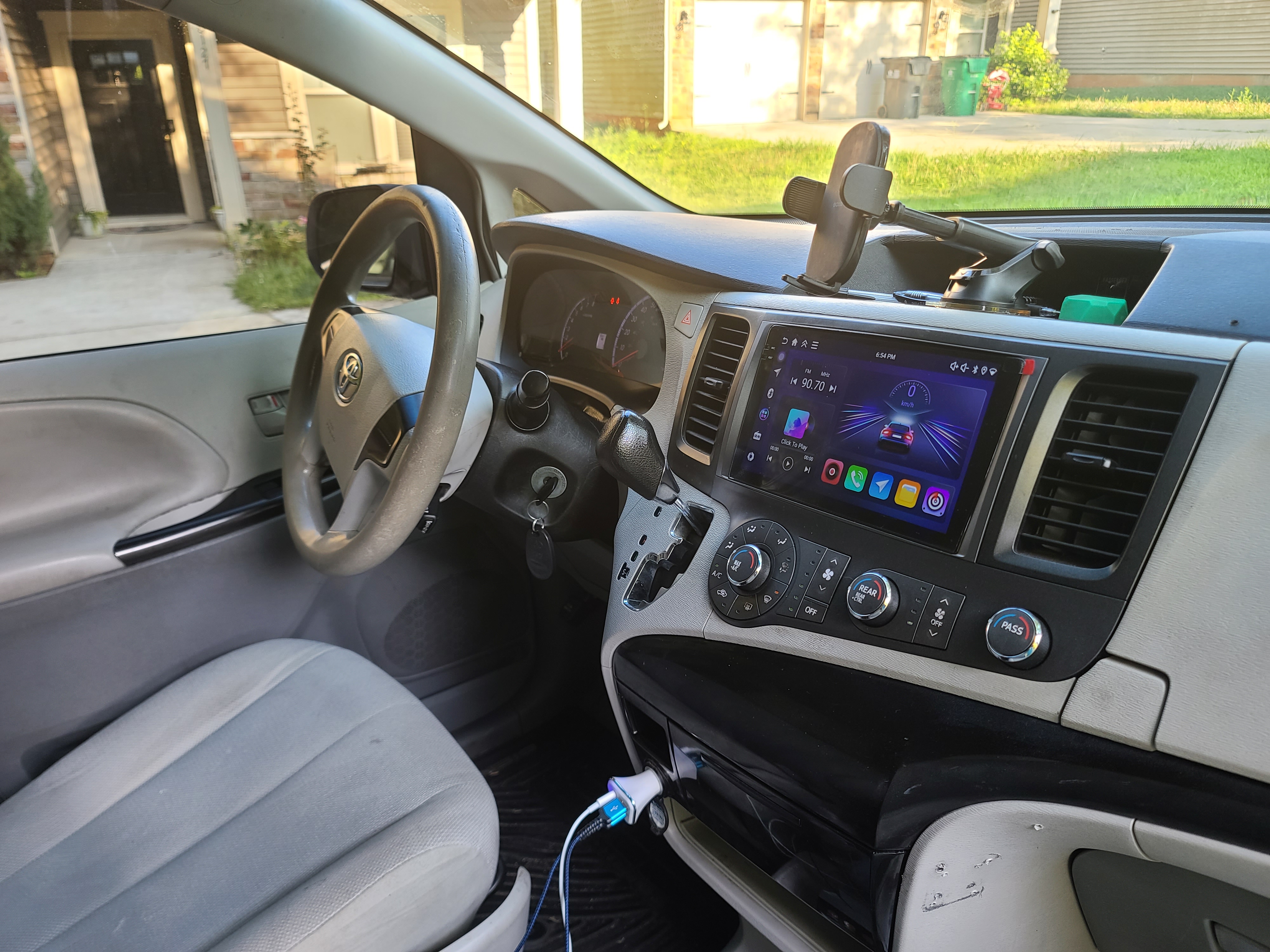 Used 2014 Toyota Sienna L FWD image 8