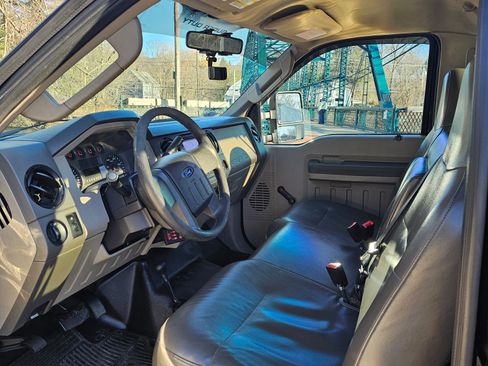 Used 2010 Ford F250 XLT image 8