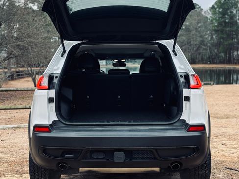 Used 2022 Jeep Cherokee Latitude w/ Sun & Sound Group image 25