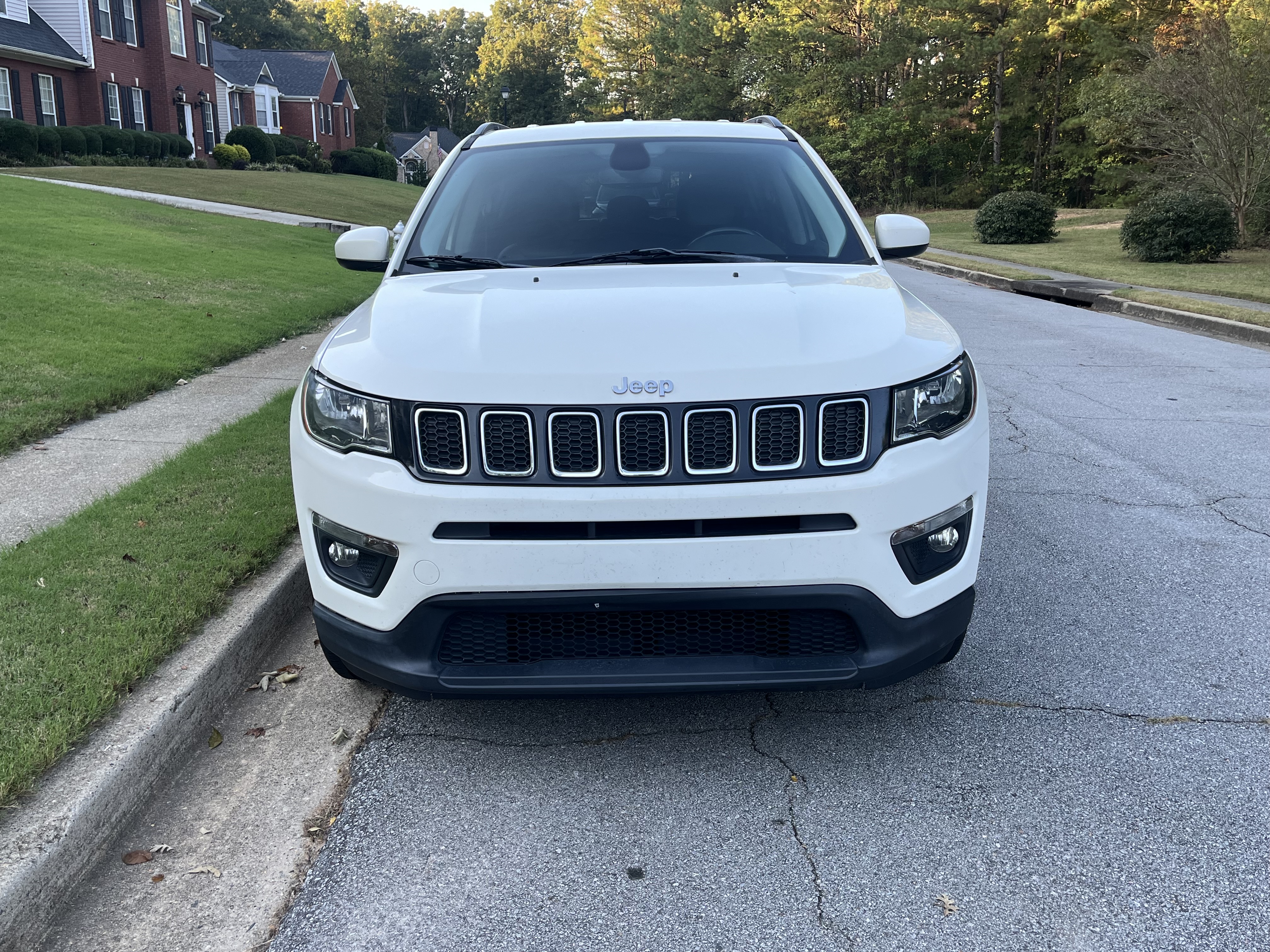 Used 2019 Jeep Compass Latitude w/ Cold Weather Group AWD/4WD image 2