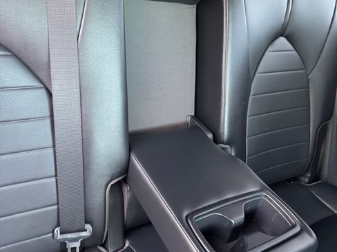 Used 2021 Toyota Highlander XLE image 17