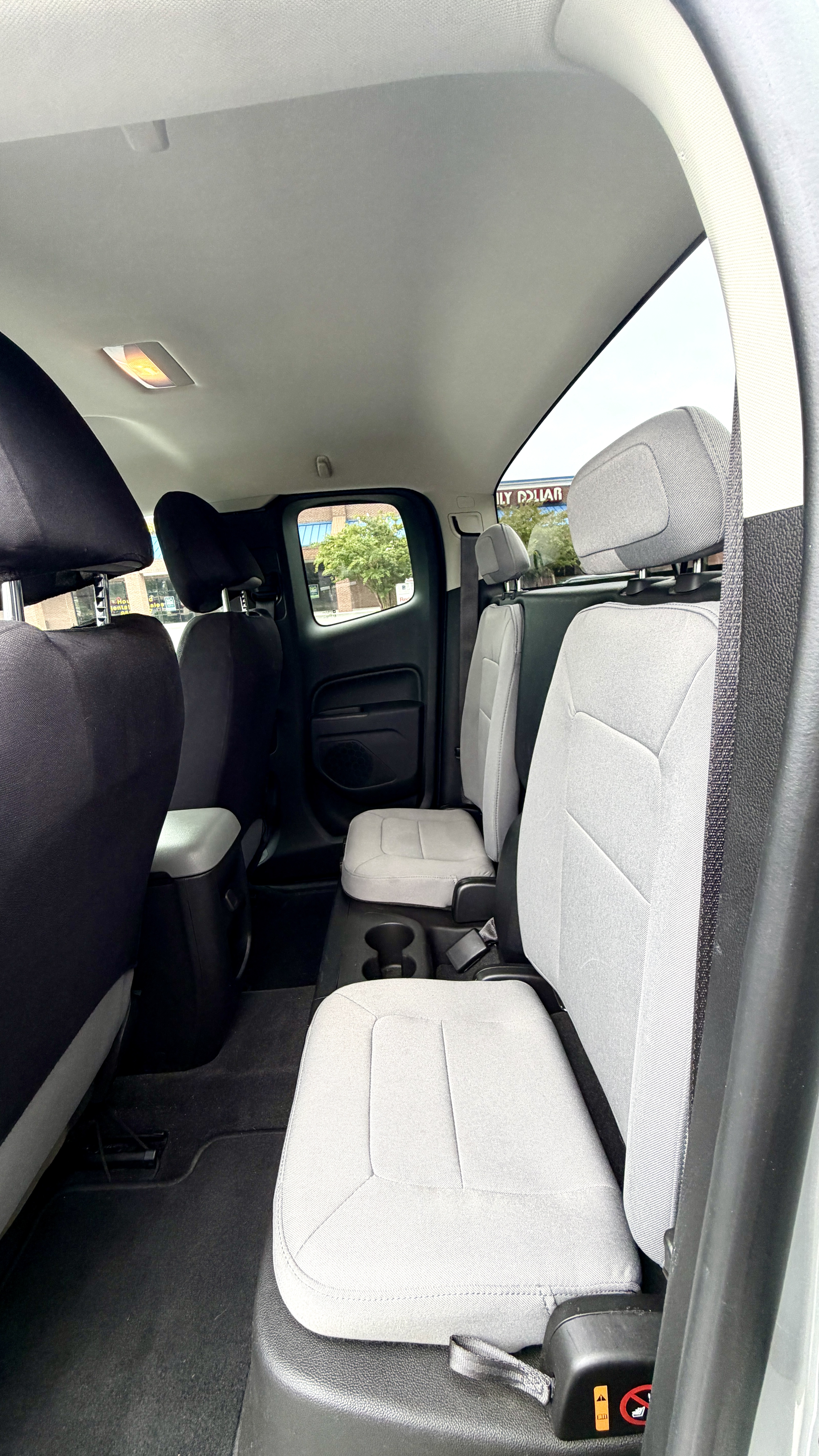 Used 2020 Chevrolet Colorado W/T w/ Custom Special Edition RWD image 10