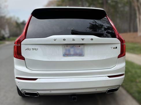 Used 2020 Volvo XC90 T6 Momentum image 9