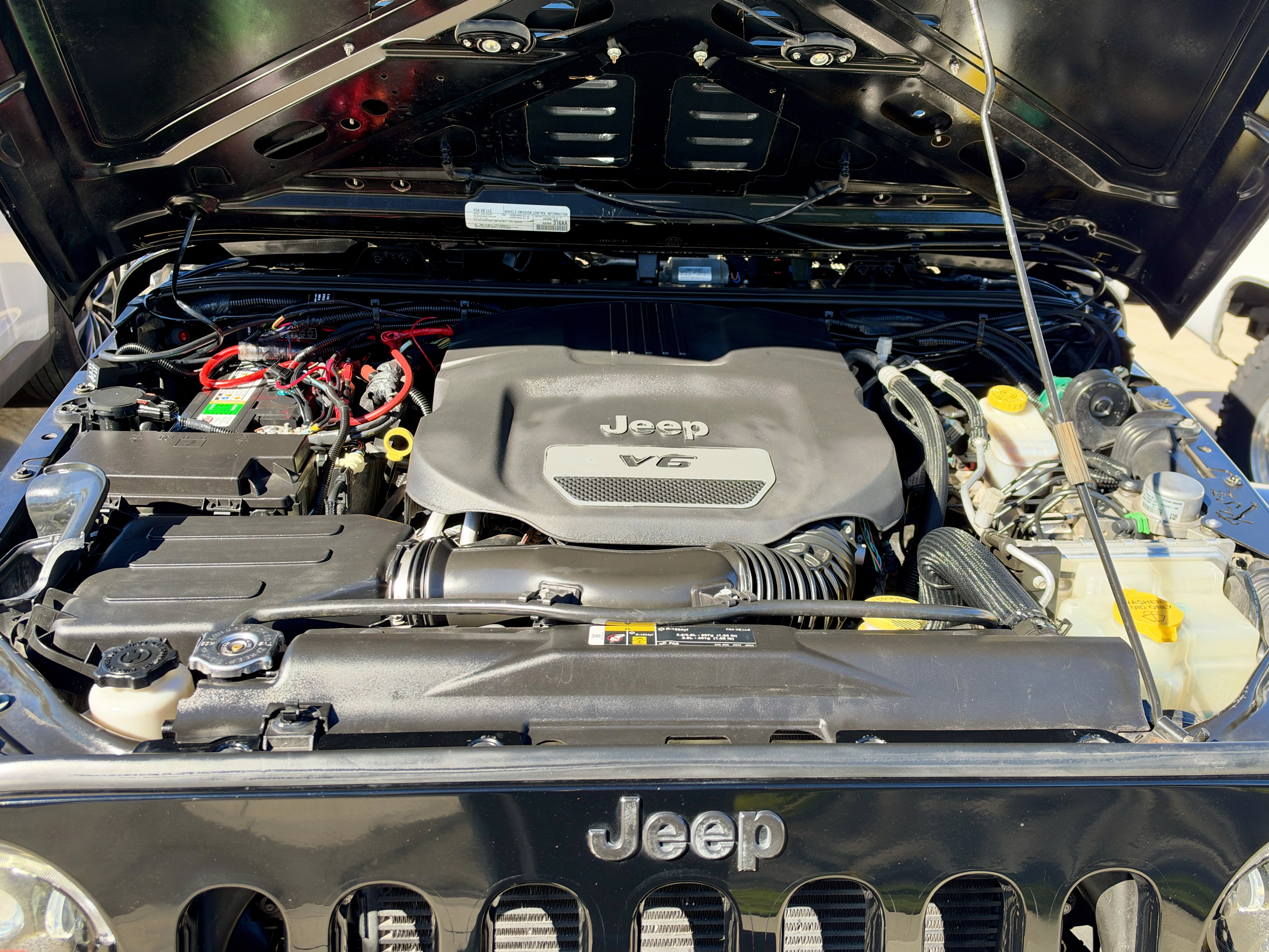 Used 2018 Jeep Wrangler Unlimited Sport S AWD/4WD image 25
