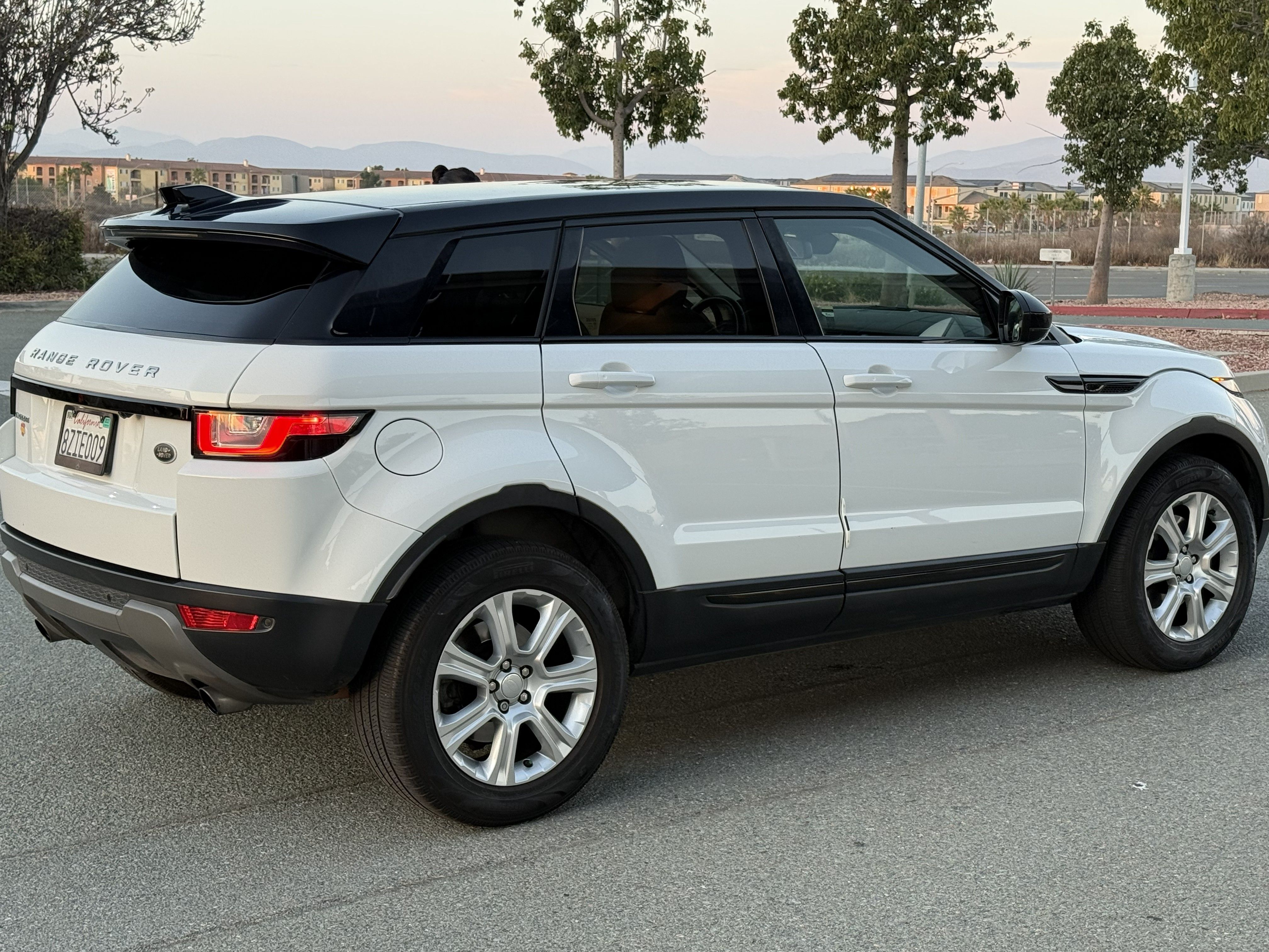 Used 2018 Land Rover Range Rover Evoque SE Premium AWD/4WD image 19