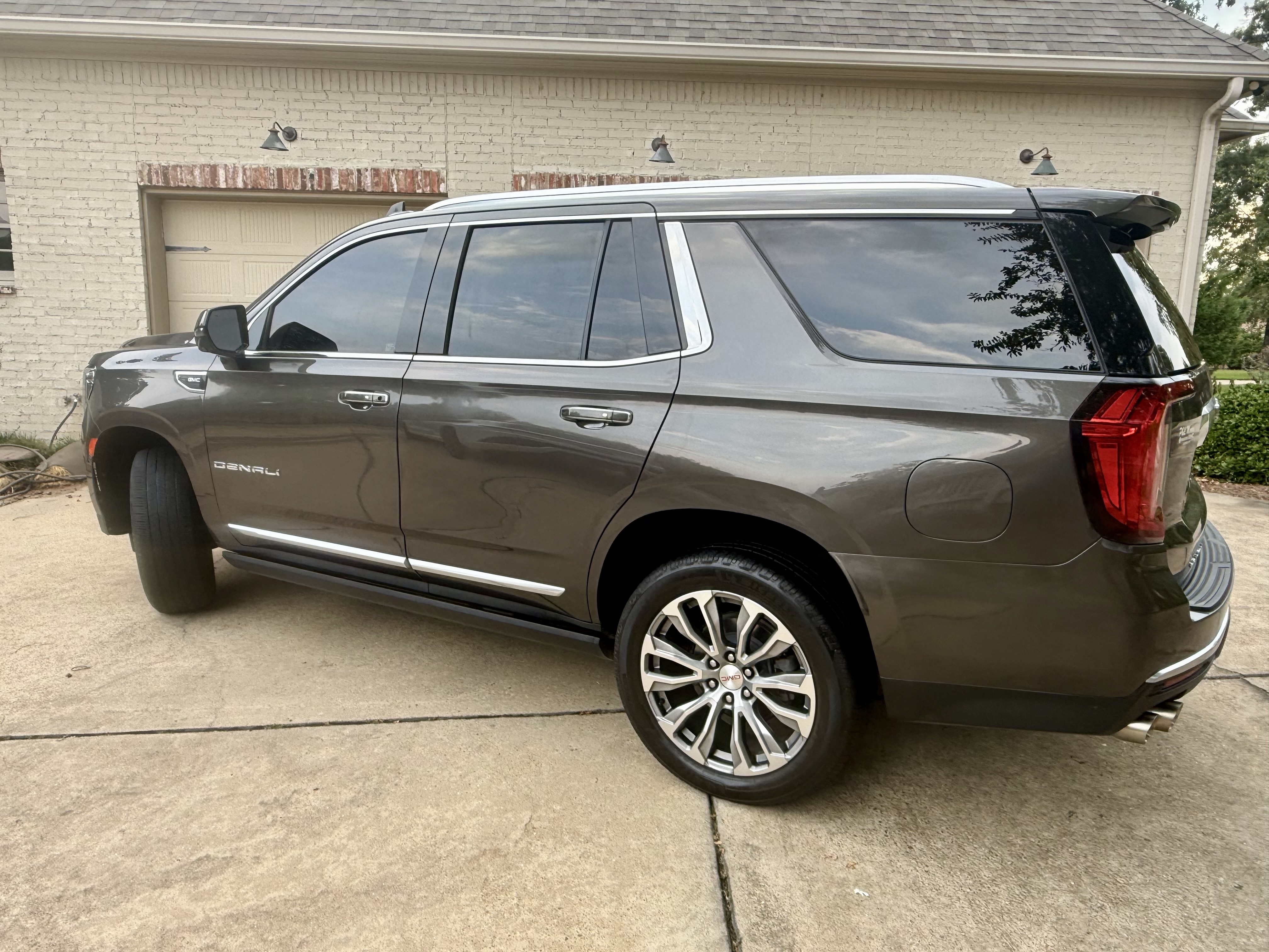Used 2021 GMC Yukon Denali AWD/4WD image 8