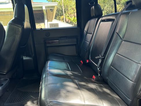 Used 2010 Ford F350 Lariat image 12