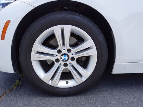 Used 2017 BMW 330i Sedan image 2