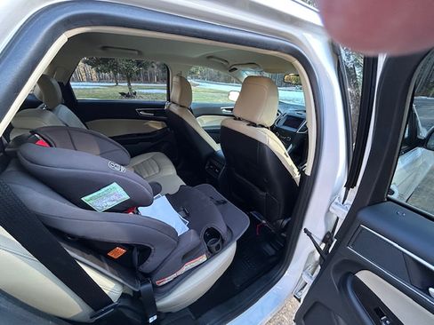 Used 2020 Ford Edge SEL w/ Convenience Package image 11