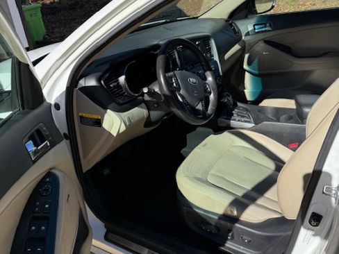 Used 2012 Kia Optima Hybrid w/ Hybrid Premium Technology Pkg image 14